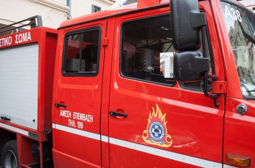  Φωτιά στον Βαρνάβα- Άμεση κινητοποίηση της πυροσβεστικής