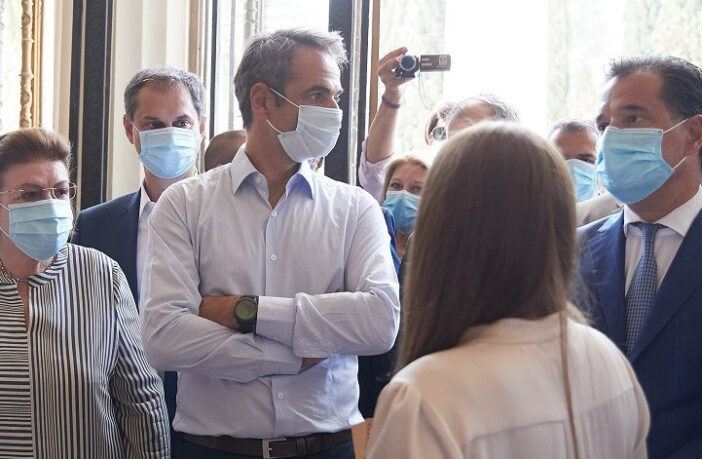  Γιατί ο πρωθυπουργός αναγκάστηκε να (ξανα)φορέσει μάσκα- Προβληματισμός για δεύτερο πρόωρο κύμα της πανδημίας (pics)