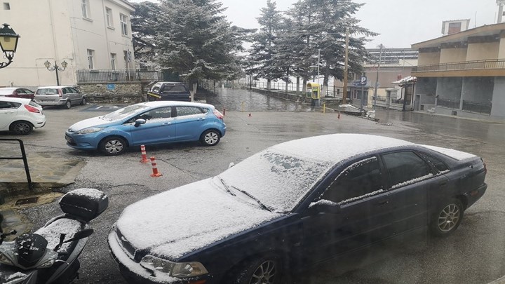  Χιόνια σε Θεσσαλονίκη, Τρίκαλα και Λάρισα (vids – εικόνες)