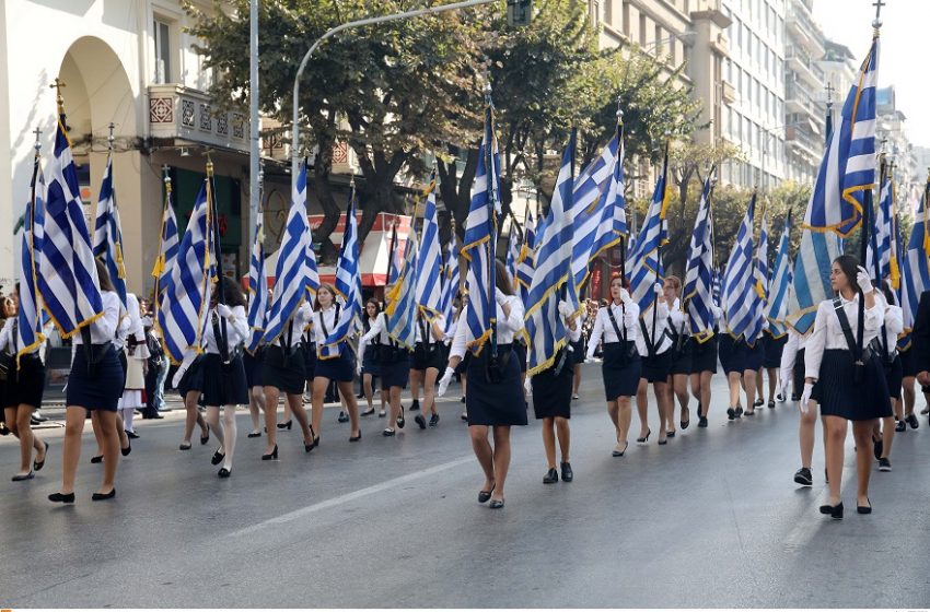  Κανονικά οι παρελάσεις την 28η Οκτωβρίου στη Θεσσαλονίκη παρά το σήμα κινδύνου από τις ΜΕΘ – Καθησυχαστική η κυβέρνηση και για τα σχολεία