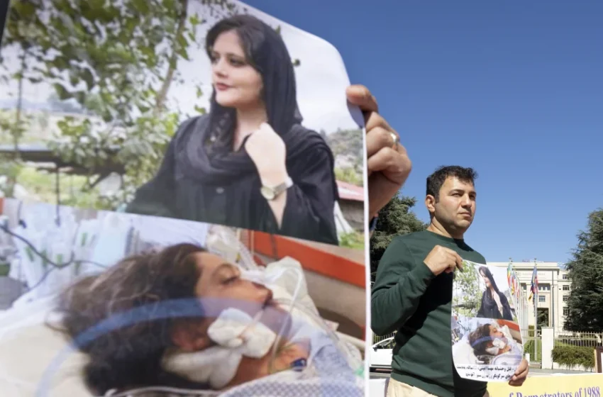  Ιράν – Μαχσά Αμινί: Οι αρχές δεν επέτρεψαν  στην οικογένεια της να πετάξει για Γαλλία ώστε να παραλάβει το βραβείο Ζαχάροφ
