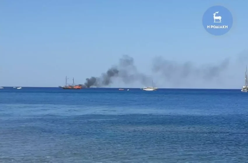  Ρόδος: Φωτιά σε τουριστικό σκάφος με 82 επιβάτες – Πήδηξαν στη θάλασσα (vid)