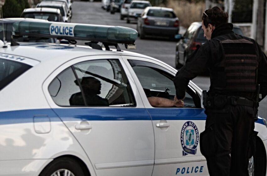  Ασπρόπυργος: Παραδόθηκε ο αστυνομικός που απειλούσε να αυτοκτονήσει -Βρέθηκαν όπλα και χειροβομβίδες