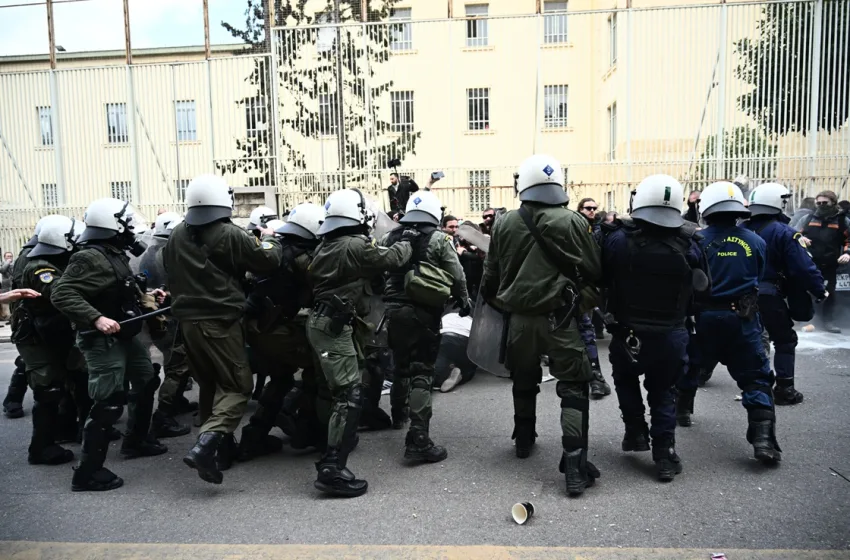  ΚΚΕ: Επίθεση στην κυβέρνηση για τους πλειστηριασμούς με τα ΜΑΤ