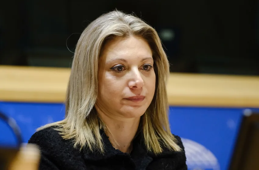  Καρυστιανού: Μηνύουμε ιατροδικαστές και πολιτικούς για συγκάλυψη- Οργή για το κλείσιμο της Βουλής