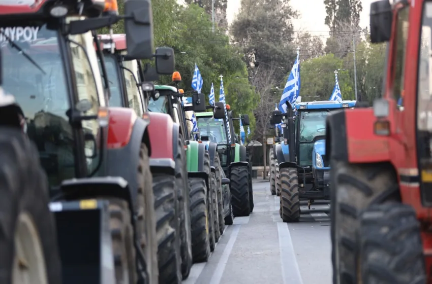  Θεσσαλία: Οι αγρότες ζεσταίνουν τα τρακτέρ εν μέσω καύσωνα – ”Πήραμε ψίχουλα για τον Daniel”