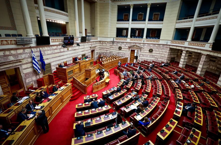  Στη Βουλή η δικογραφία για την τραγωδία στα Τέμπη