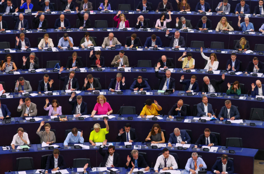  POLITICO/Δημοσκόπηση συναγερμός: Η άκρα δεξιά θα αριθμεί περισσότερους βουλευτές από το ΕΛΚ μετά τις ευρωεκλογές