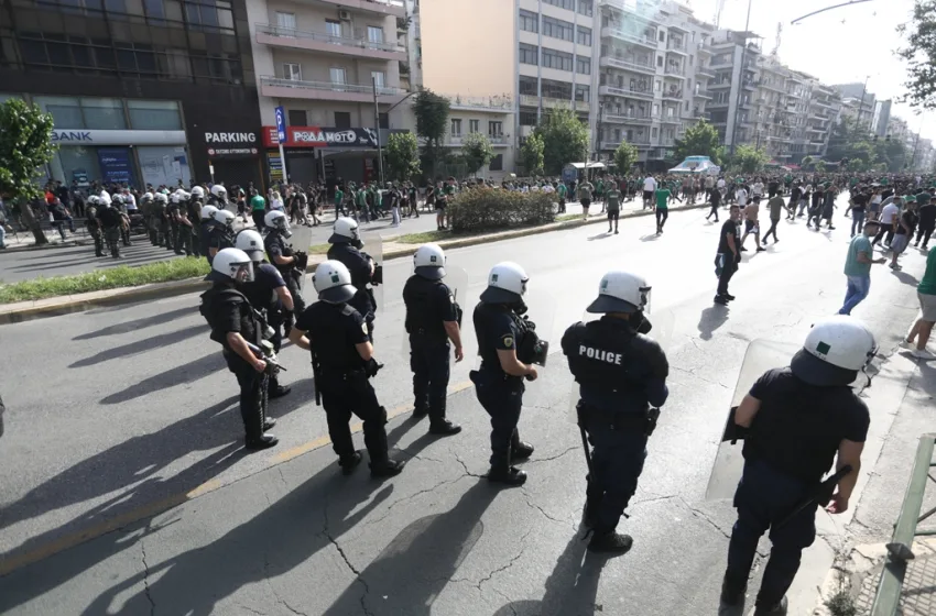  Λεωφόρος Αλεξάνδρας: Συγκρούσεις οπαδών του Παναθηναϊκού με τα ΜΑΤ μετά το συλλαλητήριο για τον Αλαφούζο