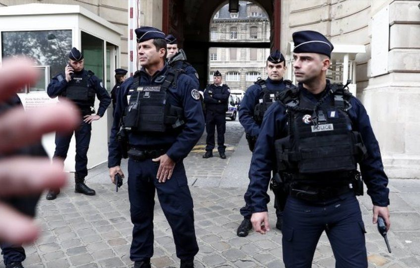  Γαλλία: Αστυνομικοί σκότωσαν άνδρα που προσπαθούσε να βάλει φωτιά σε συναγωγή