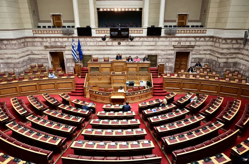  Με τις ψήφους ΝΔ και ΠΑΣΟΚ πέρασαν τα μέτρα για επιδότηση των λογαριασμών ρεύματος – “Παρών” ψήφισε ο ΣΥΡΙΖΑ