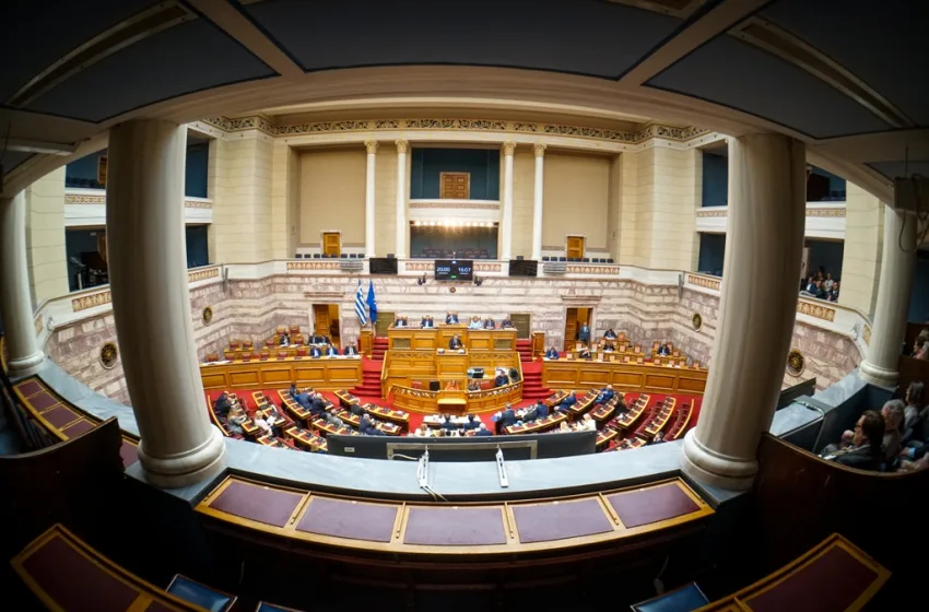  Στη Βουλή ο Κασσελάκης – Ο διάλογος με τους δημοσιογράφους