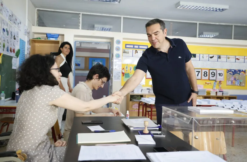  Ψήφισε ο πρώην πρωθυπουργός Αλέξης Τσίπρας: “Σήμερα θα κάνουν δηλώσεις οι κάλπες”