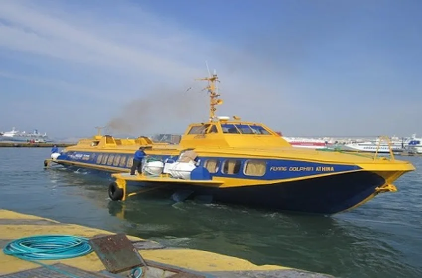  Αίγινα: Μηχανική βλάβη σε πλοίο – Ταλαιπωρία για 86 επιβάτες