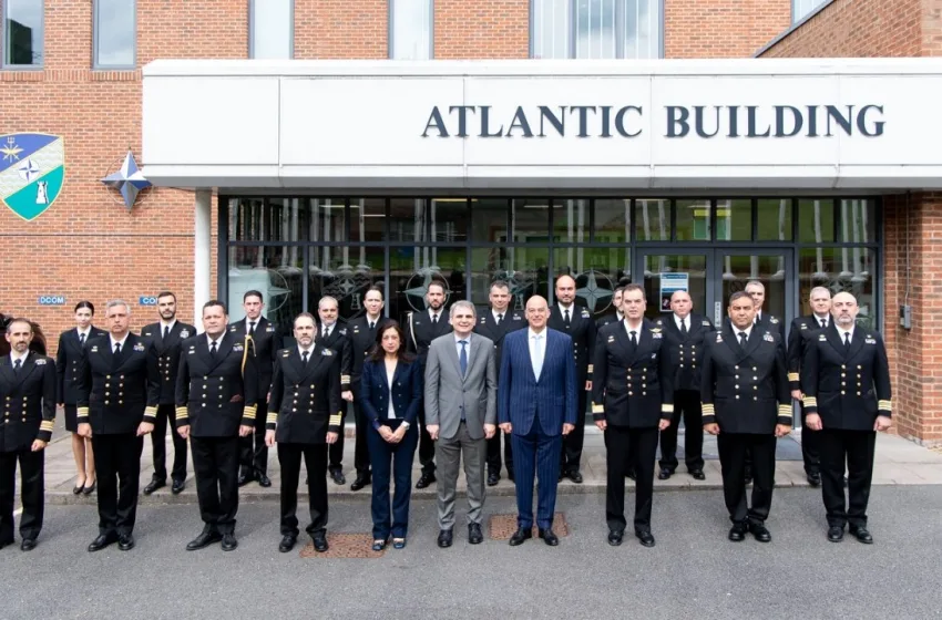  Επίσκεψη Δένδια στο ναυτικό επιχειρησιακό στρατηγείο του ΝΑΤΟ (εικόνες)