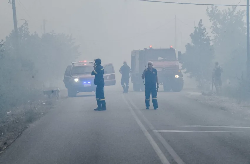  Μαίνεται η φωτιά στην Ηλεία- Μεγάλη αναζωπύρωση στη Βαλμοράχη- Μπαράζ εκκενώσεων οικισμών τη νύχτα