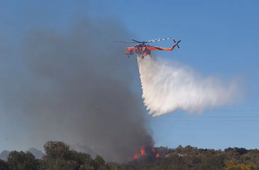  Φωτιά στη Λάρισα -Σηκώθηκαν και δύο ελικόπτερα