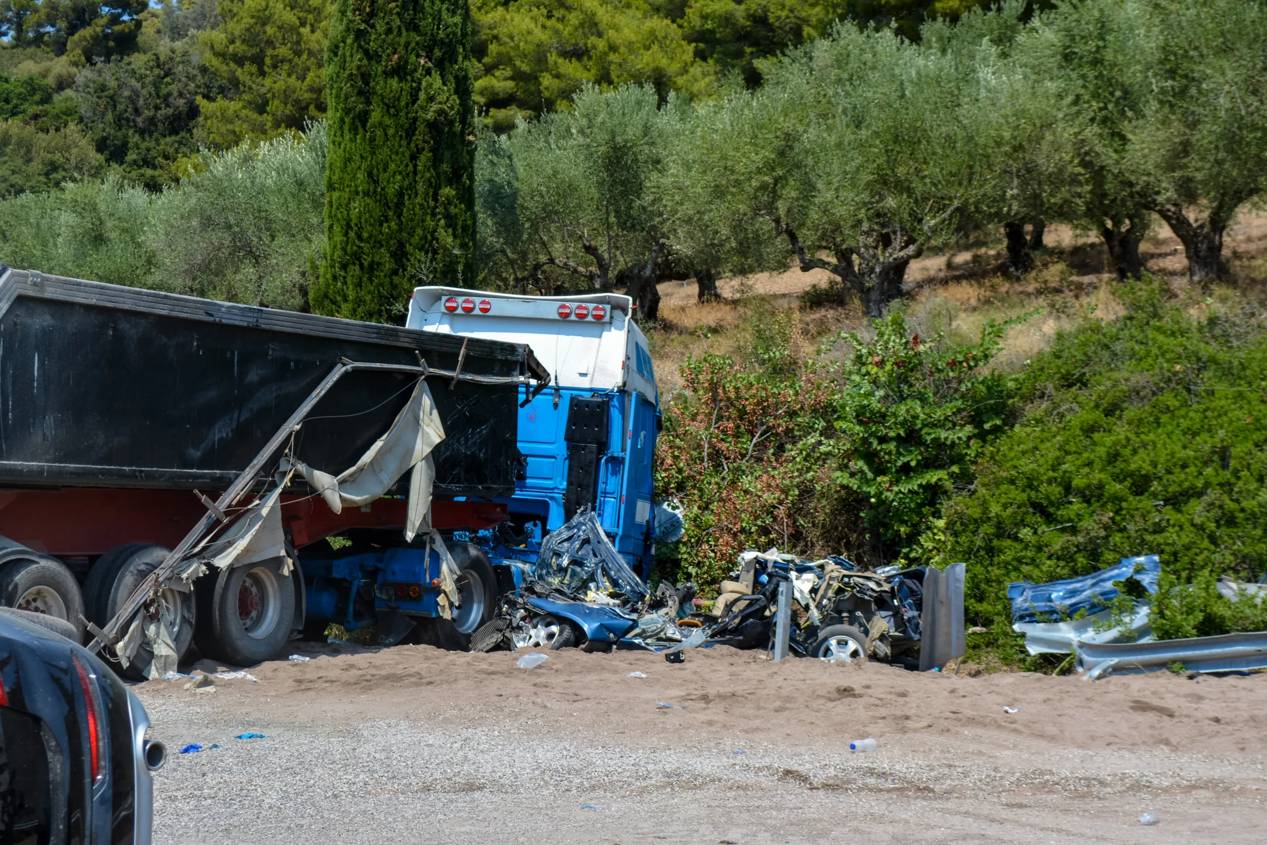 Τραγικό τροχαίο στην Ελαία: Νταλίκα συγκρούστηκε με τρία ΙΧ-  4 νεκροί, ανάμεσά τους βρέφος και 12χρονη 