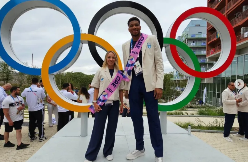 Ολυμπιακοί Αγώνες: Χαμογελαστή η ελληνική αποστολή- Οι 100 αθλητές μας- Οι φωτογραφίες πριν την τελετή έναρξης