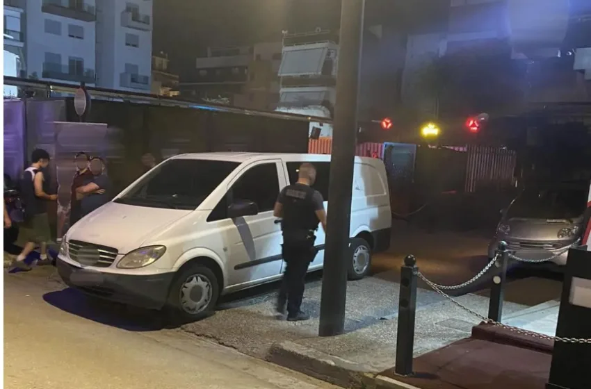  Μεγάλη επιχείρηση της ΕΛΑΣ στο Γκάζι-Έξι συλλήψεις-Χειροπέδες σε “μπράβο” που χτύπησε αυτοκίνητο με γκλοπ
