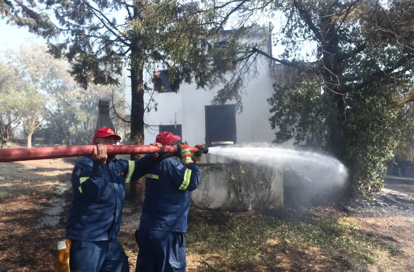  Σε ύφεση οι Πυρκαγιές: Διάσπαρτες εστίες στον Τρίλοφο- Χωρίς ενεργό μέτωπο  στην Τζια