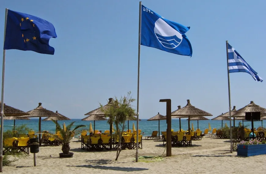 22 ελληνικές ακτές έχασαν την Γαλάζια Σημαία- Ποιες είναι, οι λόγοι αφαίρεσης