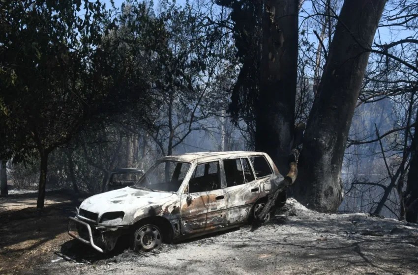  Φωτιές: Τραγωδία στη Μυτιλήνη- Aπανθρακώθηκε 82χρονος σε αυτοκίνητο- Κόρινθος: Κοντά σε σπίτια η πυρκαγιά