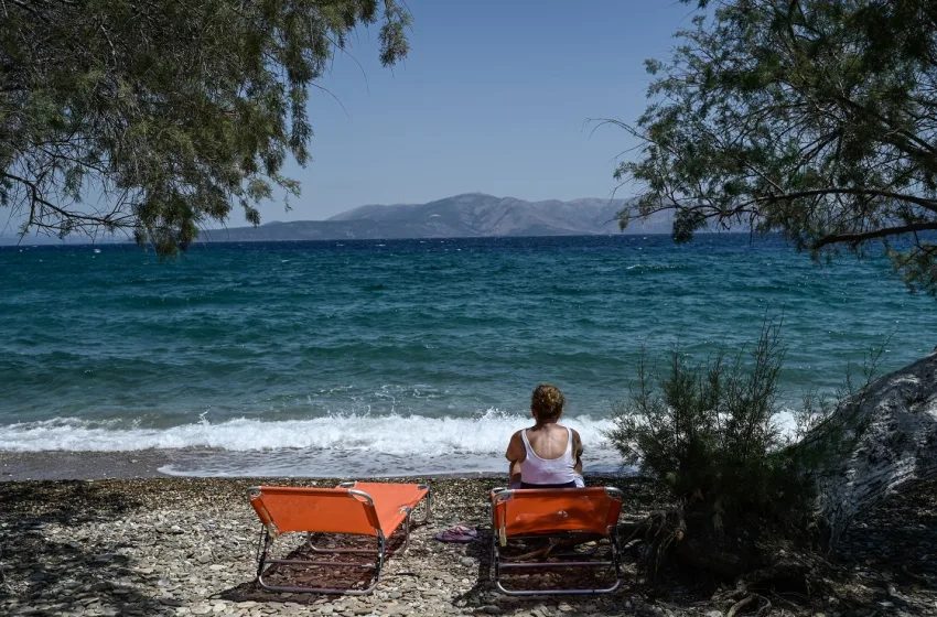 Νέα λίστα ΠΑΚΟΕ: Οι δημοφιλείς παραλίες που είναι ακατάλληλες για μπάνιο στην Αττική