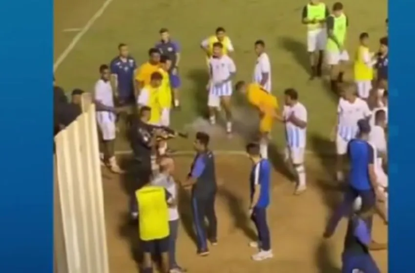  Βίντεο σοκ από Βραζιλία: Αστυνομικός πυροβόλησε ποδοσφαιριστή μέσα στο γήπεδο