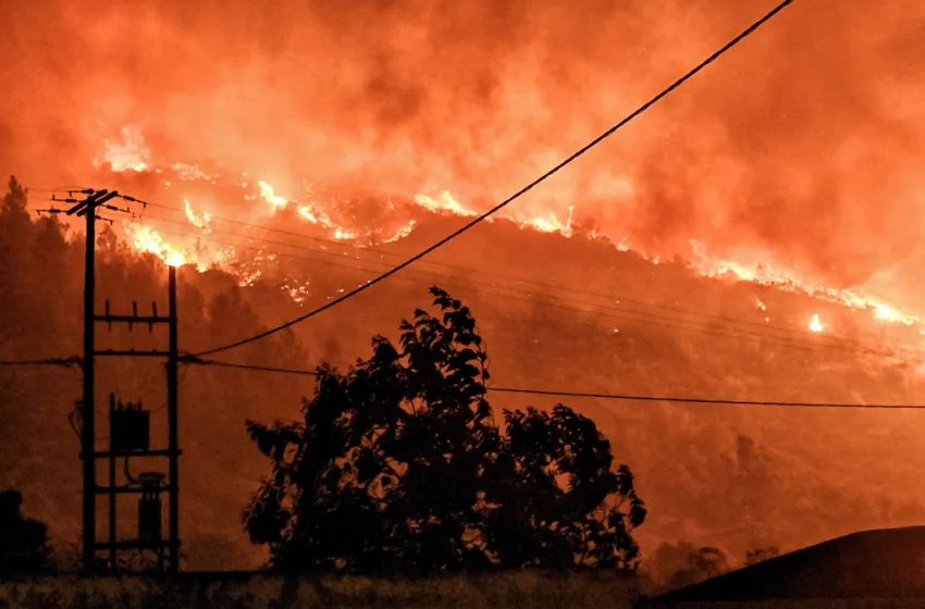  Ξυλόκαστρο: Μεγάλη αναζωπύρωση στην Κορινθία- Εκκενώνονται 6 περιοχές