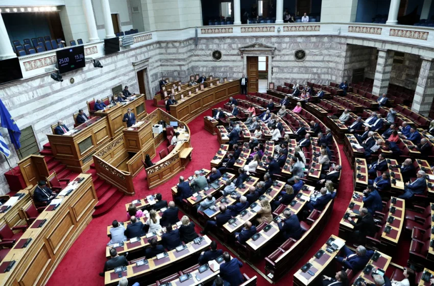  ΒΟΥΛΗ LIVE  Η κόντρα των πολιτικών αρχηγών για τις φωτιές του καλοκαιριού