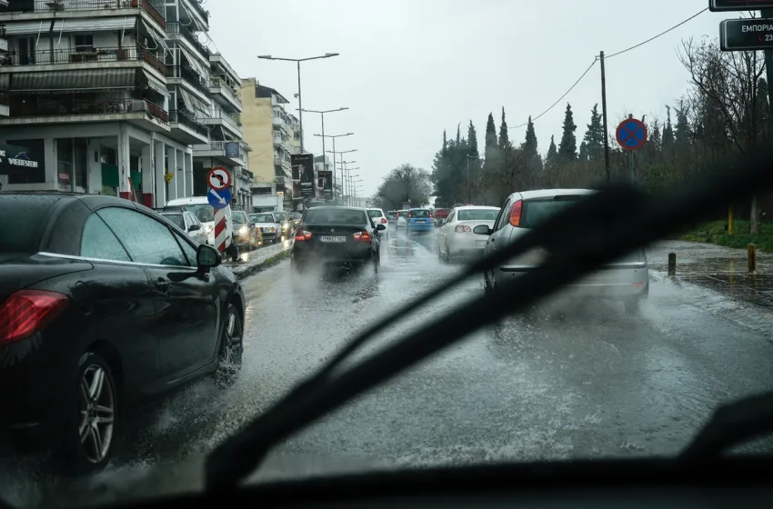  Διήμερος χειμώνας με βροχές, καταιγίδες, χιόνια στα ορεινά – Ποιες περιοχές θα επηρεαστούν