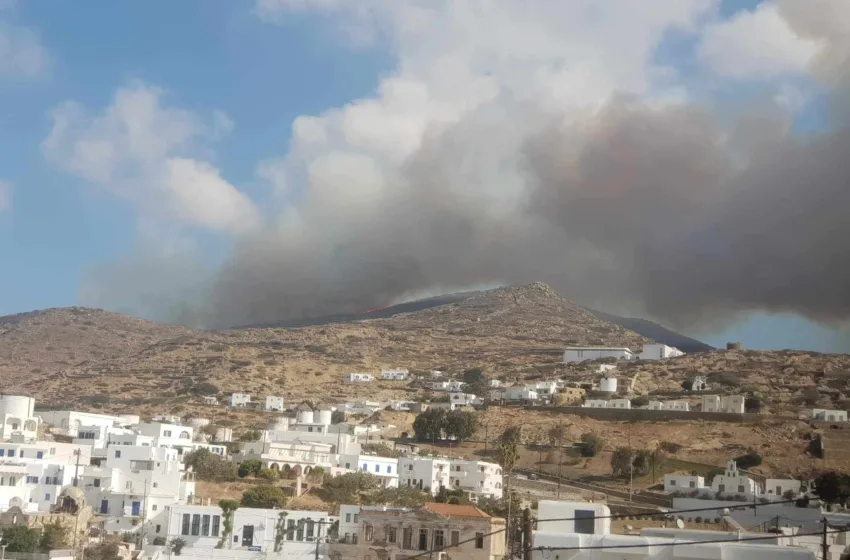  Φωτιά στην Ίο: Χωρίς πυροσβέστες το νησί, μεταφέρονται δυνάμεις από Πάρο, Νάξο