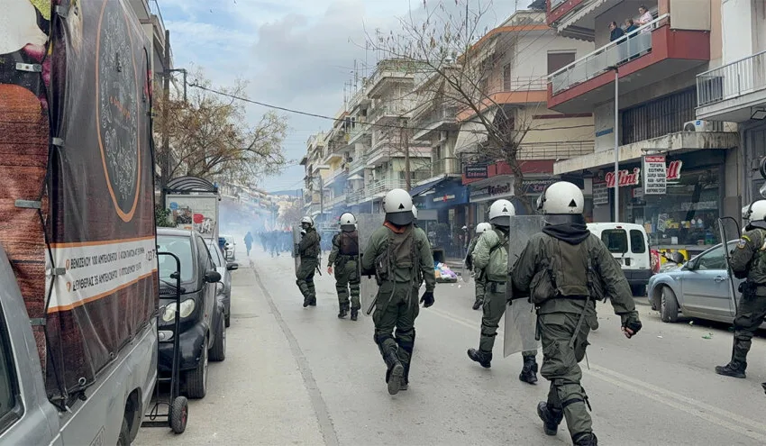 Ένταση στην Θεσσαλονίκη όταν η πορεία έφτασε στον ΟΣΕ (εικόνες)