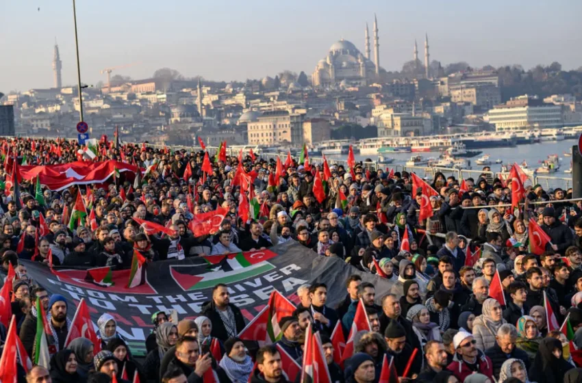 Τουρκία: Χιλιάδες διαδήλωσαν κατά του Ισραήλ- “Οι μάσκες της Δύσης έπεσαν” (vid)