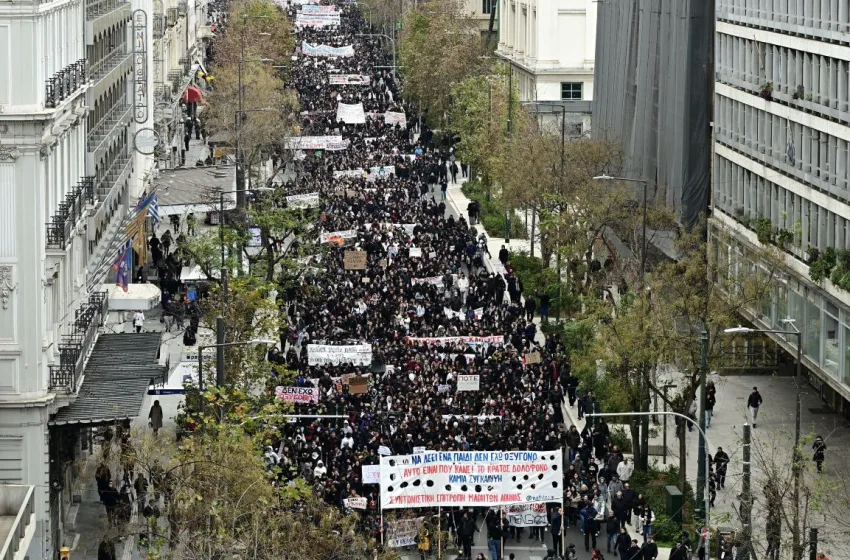 Τέμπη/”Δεν έχω οξυγόνο”: Συλλαλητήρια μαθητών και φοιτητών σε όλη τη χώρα-Προσαγωγές και σύλληψη στην Αθήνα