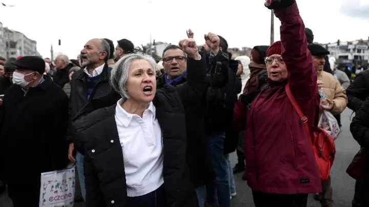 Ιμάμογλου: Επεισόδια στην Κωνσταντινούπολη από φοιτητές-Η αντιπολίτευση καλεί σε πανεθνικές διαδηλώσεις 