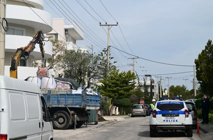 Εργατικό δυστύχημα στη Βούλα- Γερανοφόρο προσέκρουσε σε ηλεκτροφόρα καλώδια- Νεκρός 28χρονος χειριστής