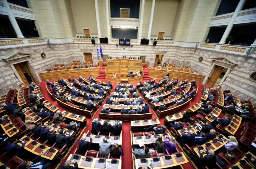 Ανασχηματισμός: Ομαδικά πυρά από την αντιπολίτευση -“Σε αδιέξοδο η κυβέρνηση”